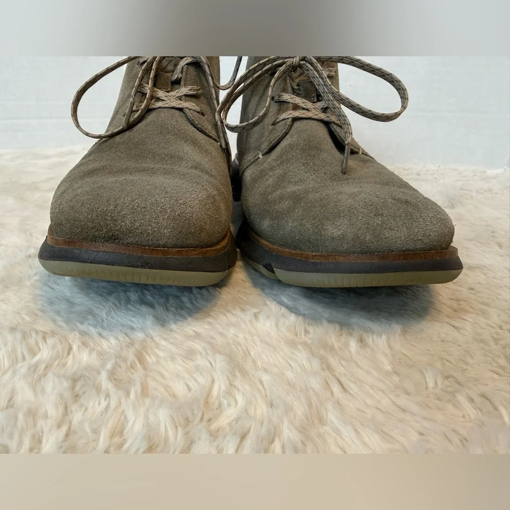 Cole Haan size 8 ZEROGRAND waterproof suede Chukka boots in stone gray